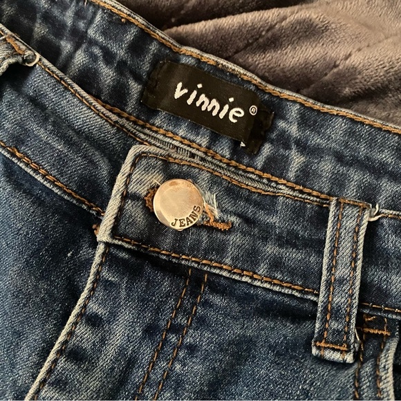 Vinnie vintage hight waisted jean shorts with  distressed endings, side slits. - Picture 3 of 9